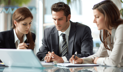 A team of translators reviews a bilingual legal affidavit before an apostille translation service with accuracy.