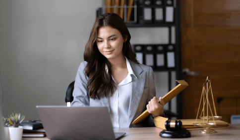 Lawyer using a critical translation of documents in New York, ensuring legal compliance and document validity.