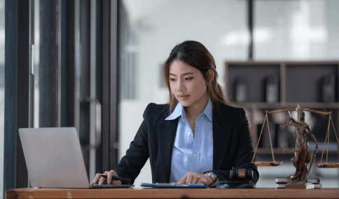 Lawyer using translation services to ensure accurate Legal Document translations in New York for court compliance.