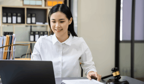 Lawyer using the best Legal Document translation provider in New York, ensuring accuracy & compliance for legal submissions.