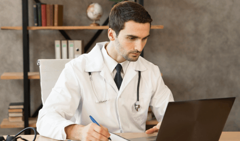 Doctor using professional Spanish translation services for rehab instructions in New York with accuracy.